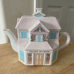 Lenox ‘Village Tea Room’ House Storage Teapot 🫖